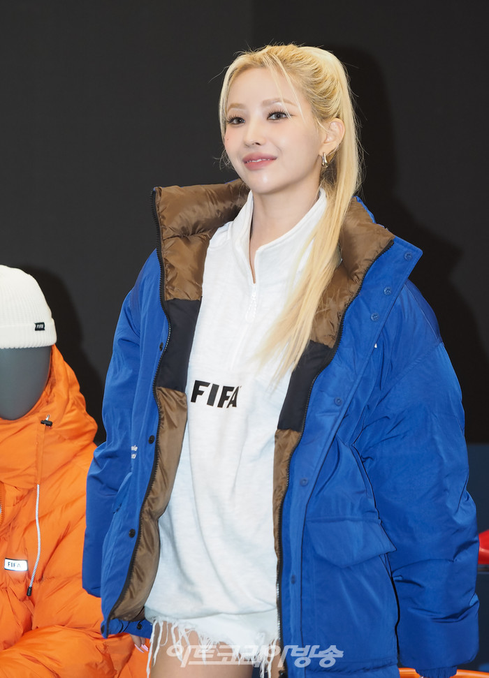 '피파OLP(FIFA Official Licensed Product)' 피파OLP 스타디움 팝업 스토어((여자)아이들 전소연) 2022.11 18 사진 ⓒ아트코리아방송 이용선 기자​