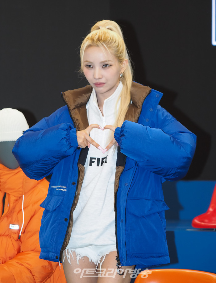 '피파OLP(FIFA Official Licensed Product)' 피파OLP 스타디움 팝업 스토어((여자)아이들 전소연) 2022.11 18 사진 ⓒ아트코리아방송 이용선 기자​