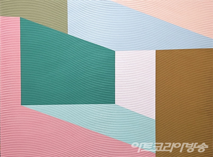  folded tint  90.5 x 122cm acrylic gouache, gel on modeling made canvas / 장희진 개인전