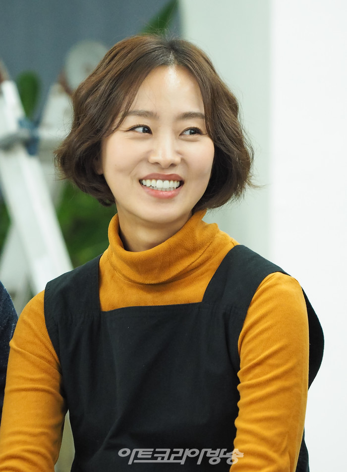 연극 '광부화가들' 연습실 공개 현장(수잔 팍스 역 노수산나). 2022.11 18 사진 ⓒ아트코리아방송 이용선 기자​