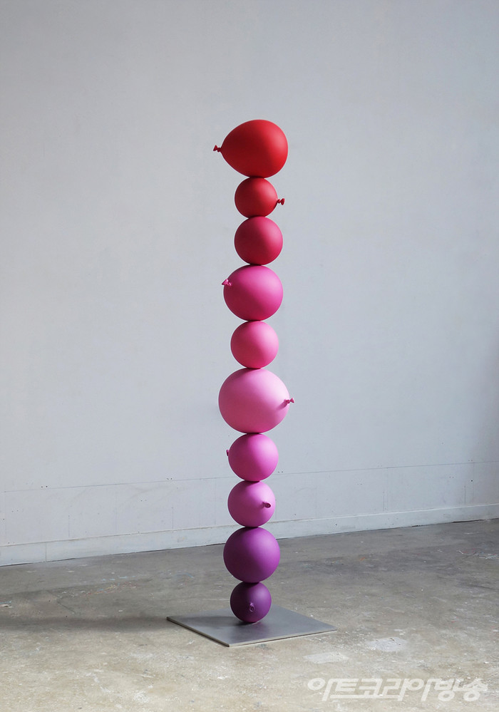 김홍석(b. 1964)〈Ten Breaths〉2015Resin26 x 27 x 160.5 cm / KUKJE GALLERY