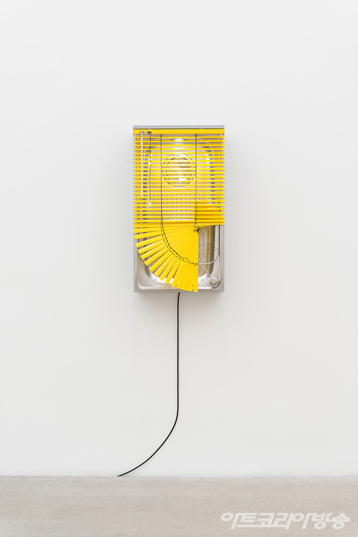 양혜규(b. 1971)〈평창길 열두 물기 – #2 HY24018〉2022 89 x 48 x 28 cm / KUKJE GALLERY