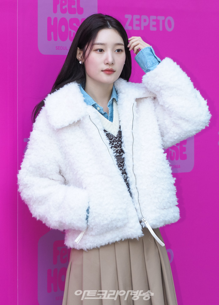 어그x제페토 FEEL HOUSE 팝업 론칭 기념 포토월 행사(정채연) 2022.11.24 사진 ⓒ아트코리아방송 이용선 기자​