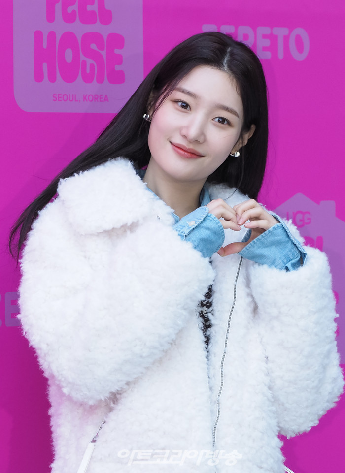 어그x제페토 FEEL HOUSE 팝업 론칭 기념 포토월 행사(정채연) 2022.11.24 사진 ⓒ아트코리아방송 이용선 기자​