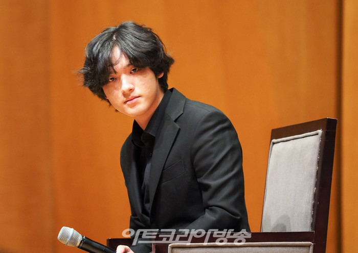 피아니스트 임윤찬 '베토벤, 윤이상, 바버' 앨범 발매 기념 기자간담회(임윤찬, 광주시립교향단 홍석원 지휘자) 2022.11.28 사진 ⓒ아트코리아방송 이용선 기자​