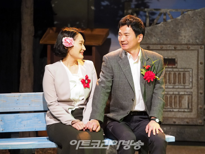 연극 '벗' 프레스콜(정진우역 정나진, 한은옥 역 변신영) 2022.12.01 사진 ⓒ아트코리아방송 이용선 기자​