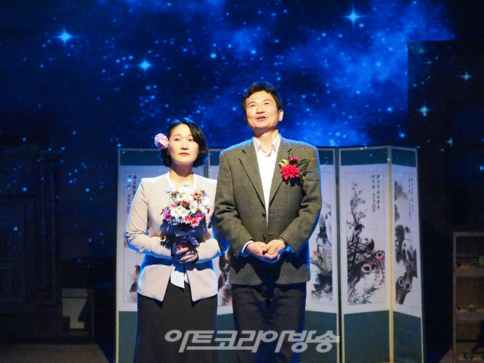 연극 '벗' 프레스콜(정진우역 정나진, 한은옥 역 변신영) 2022.12.01 사진 ⓒ아트코리아방송 이용선 기자​