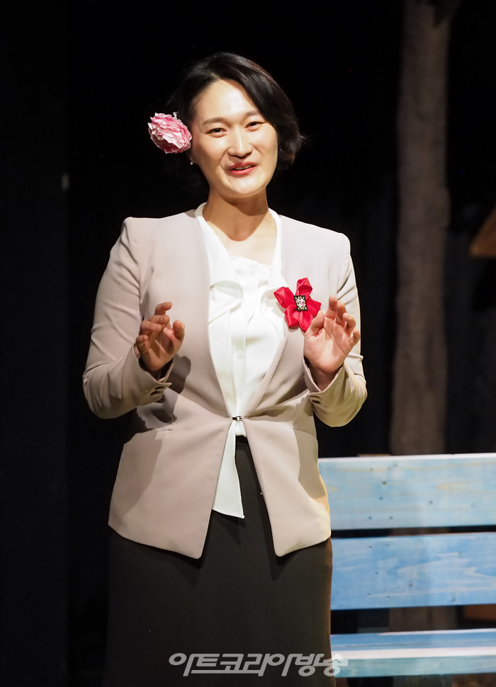 연극 '벗' 프레스콜(한은옥 역 변신영) 2022.12.01 사진 ⓒ아트코리아방송 이용선 기자​