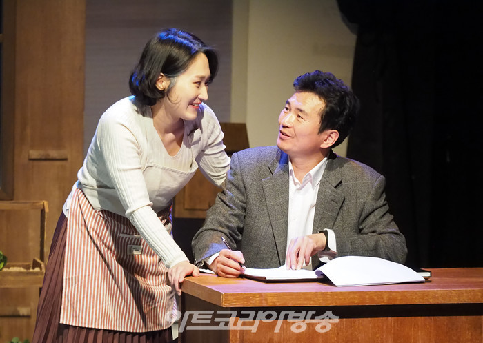 연극 '벗' 프레스콜(한은옥 역 변신영, 정진우 역 정나진) 2022.12.01 사진 ⓒ아트코리아방송 이용선 기자​