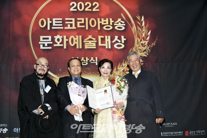 이상봉 디자이너, 아트코리아방송 김한정 회장, 임선희 현대미술명인, 하정열(장군 예편) 우주작가