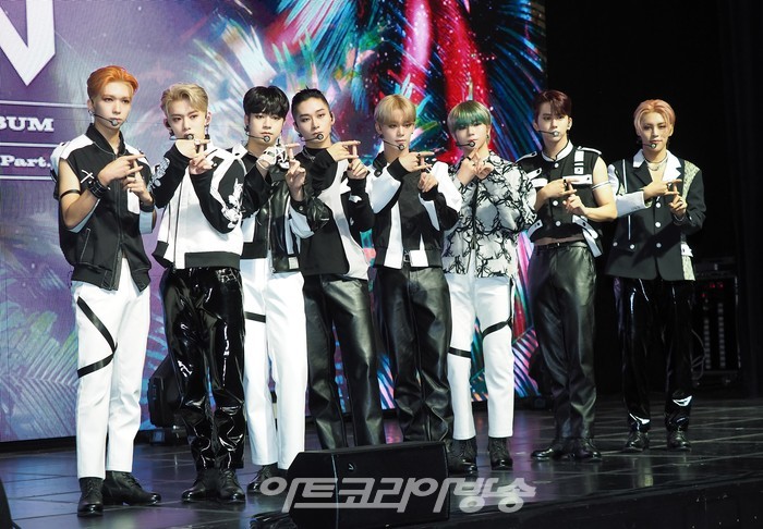 TFN(티에프앤) 미니앨범 '비포 선라이즈 파트.4(BEFORE SUNRISE Part.4 )' 발매 기념 쇼케이스(왼쪽부터 레오, 카이리, 건우, 제로, 온, 키오, 케빈, 노아) 사진 ⓒ아트코리아방송 유