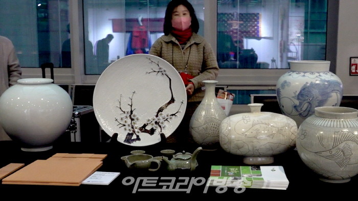 제9회 국회 특별기획전 '김동흥 작가 부스개인전'