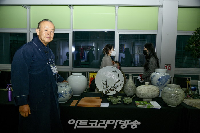 제9회 국회 특별기획전 '김동흥 작가 부스개인전'