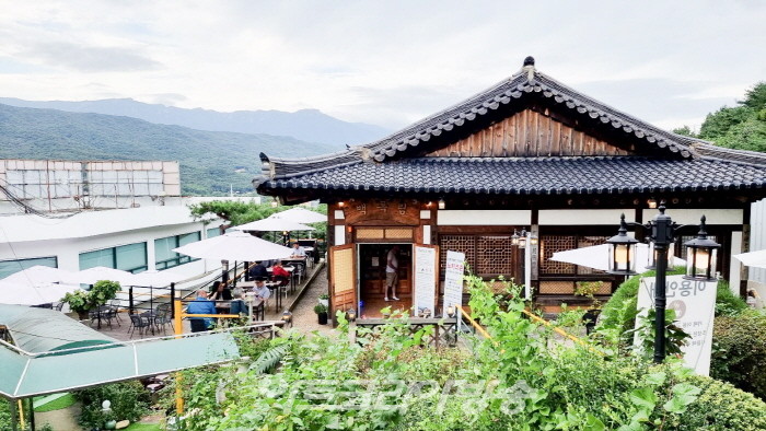 제9회 국회 특별기획전 '김동흥 작가 부스개인전'