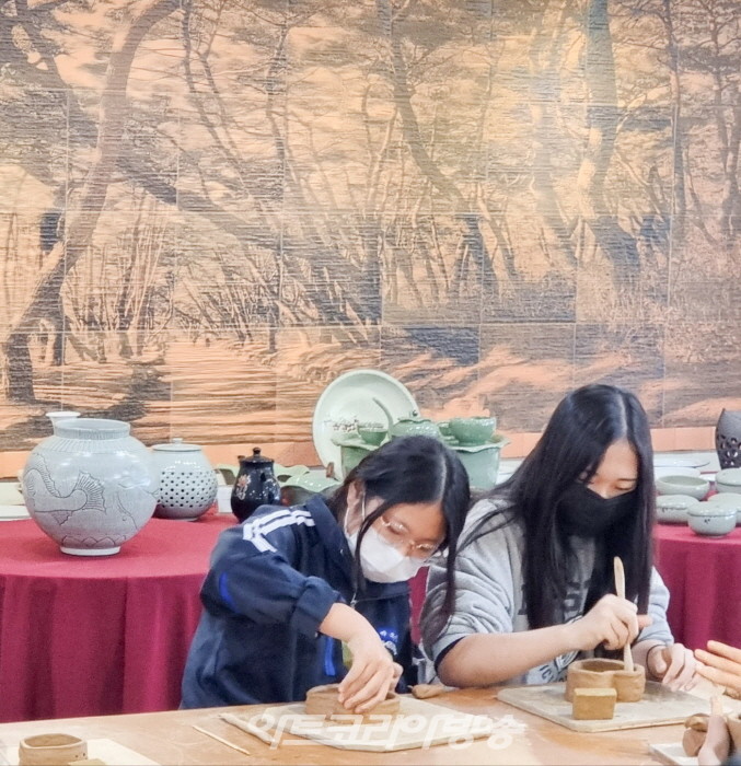 제9회 국회 특별기획전 '김동흥 작가 부스개인전'