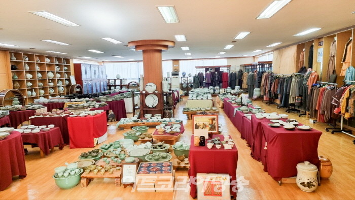 제9회 국회 특별기획전 '김동흥 작가 부스개인전'