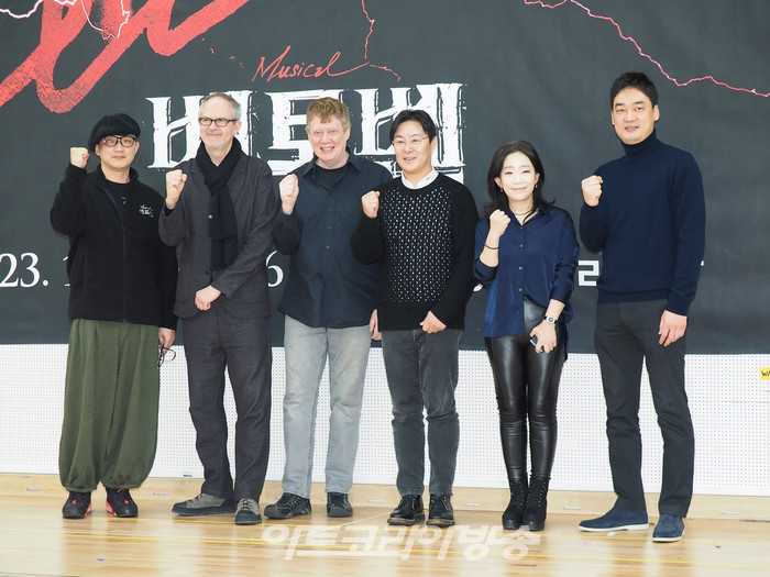 뮤지컬 '베토벤' 제작발표회(안무 문성우 - 무대영상디자인 오필영 - 총괄 프로듀서 엄홍현 - 연출 길버트 메머트 - 음악 수퍼바이저 베른트 스타익스너 - 음악감독 김문정) 2022.12.15 사진 ⓒ아트코리아방송 이용선 기자​