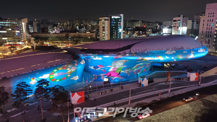 서울라이트 DDP 부감 촬영( 2022.12.16 사진 ⓒ아트코리아방송 이용선 기자​