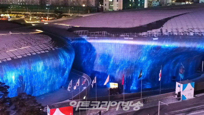 서울라이트 DDP 부감 촬영( 2022.12.16 사진 ⓒ아트코리아방송 이용선 기자​