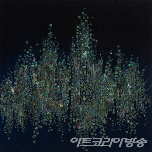 Life2 (생2)_45x45cm_목판에 삼베, 옻칠, 자개, 채색_2022 - 설송