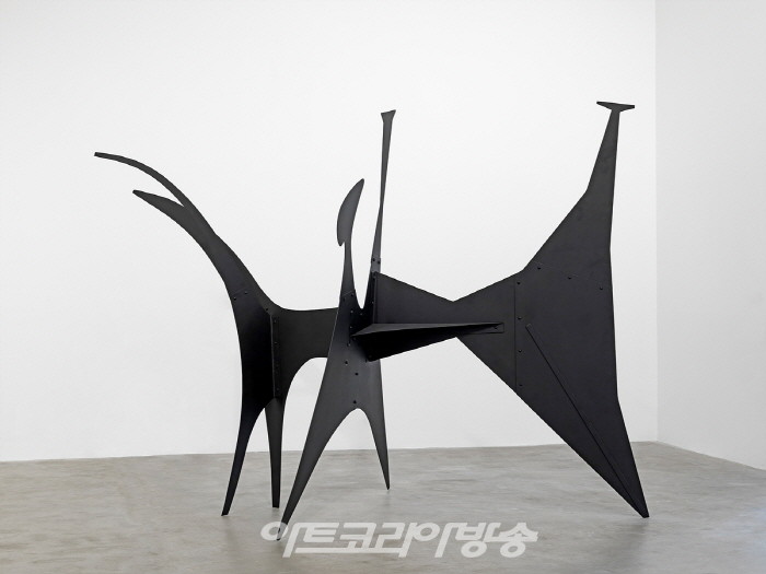 알렉산더 칼더(1898-1976)〈Black Beast〉1940