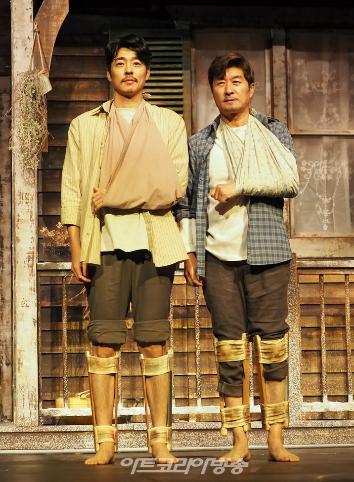 연극 '미저리' 프레스콜(폴 셸던 역 서지석, 김상중) 2022.12.27 사진 ⓒ아트코리아방송 이용선 기자​