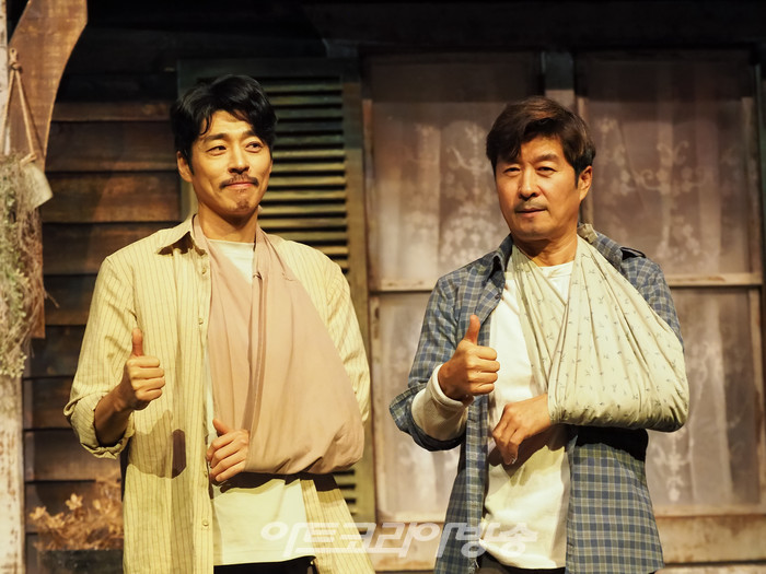 연극 '미저리' 프레스콜(폴 셸던 역 서지석, 김상중) 2022.12.27 사진 ⓒ아트코리아방송 이용선 기자​