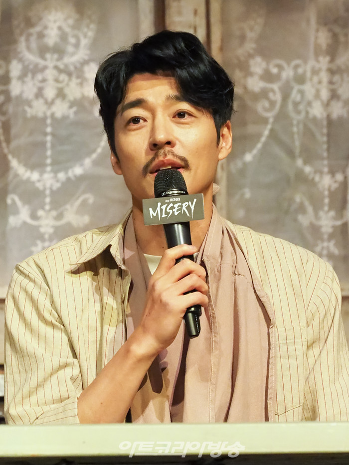 연극 '미저리' 프레스콜(폴 셀던 역 서지석) 2022.12.27 사진 ⓒ아트코리아방송 이용선 기자​