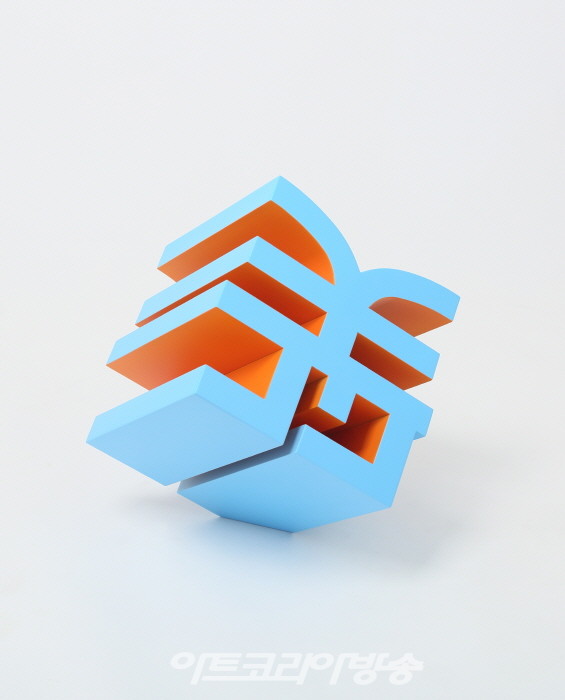 장준석 Fantasiless Urethane paint on stainless 55x55x53cm 2022