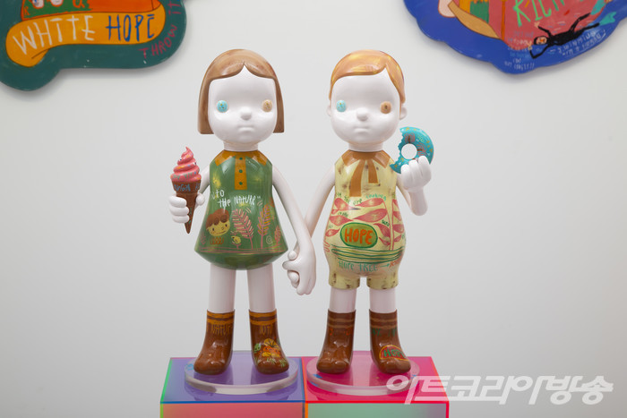 INTO THE NATURE, HOPE TREE 2022 Acrylic on Resin 27x27x65cm each _ 이미지 제공. 장디자인아트