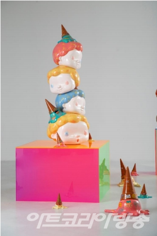 MELTING TOWER 2022 Acrylic on Resin 50x50x120cm _ 이미지 제공. 장디자인아트