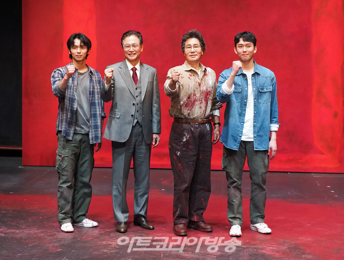 연극 '레드' 프레스콜(사진 왼쪽부터 강승호, 정보석, 유동근, 연준석) 2022..12.28 사진 ⓒ아트코리아방송 이용선 기자​