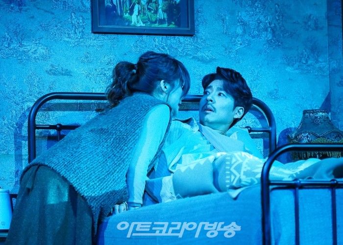 연극 '미저리' 프레스콜(애니 월크스 역 길해연, 폴 셸던 역 서지석) 2022.12.27 사진 ⓒ아트코리아방송 이용선 기자​