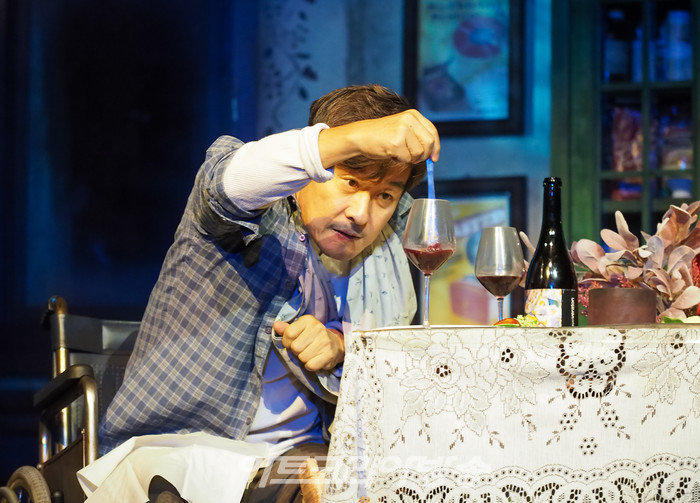 연극 '미저리' 프레스콜(폴 셸던 역 김상중) 2022.12.27 사진 ⓒ아트코리아방송 이용선 기자​