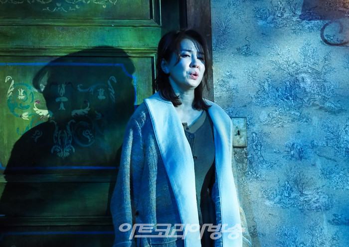 연극 '미저리' 프레스콜(애니 월크스 역 이일화) 2022.12.27 사진 ⓒ아트코리아방송 이용선 기자​