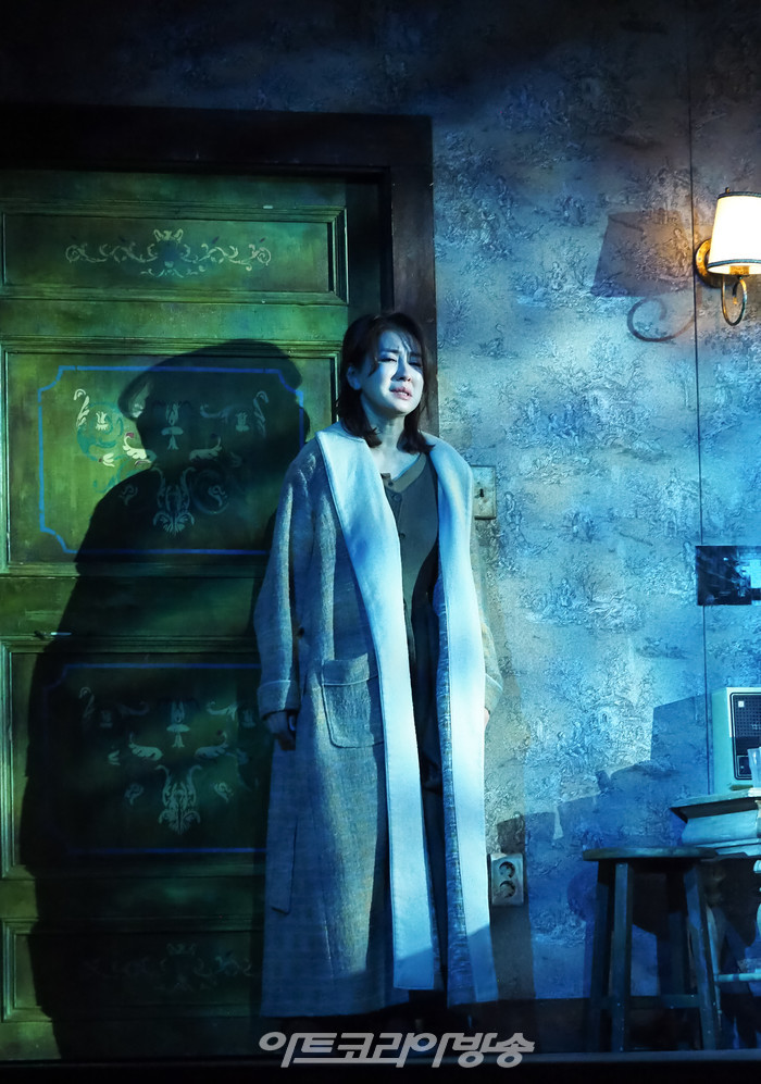 연극 '미저리' 프레스콜(애니 월크스 역 이일화) 2022.12.27 사진 ⓒ아트코리아방송 이용선 기자​
