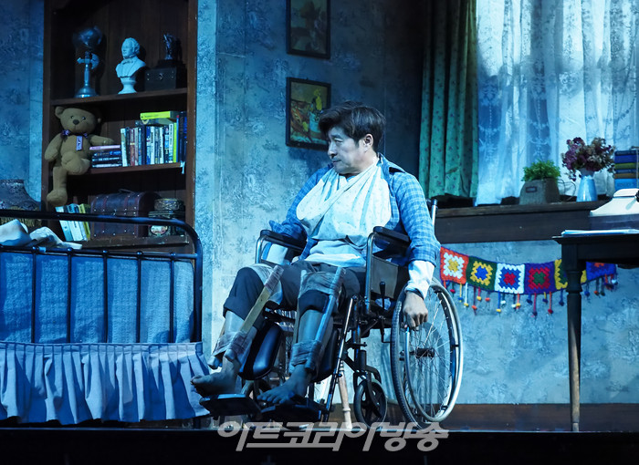 연극 '미저리' 프레스콜(폴 셸던 역 김상중) 2022.12.27 사진 ⓒ아트코리아방송 이용선 기자​
