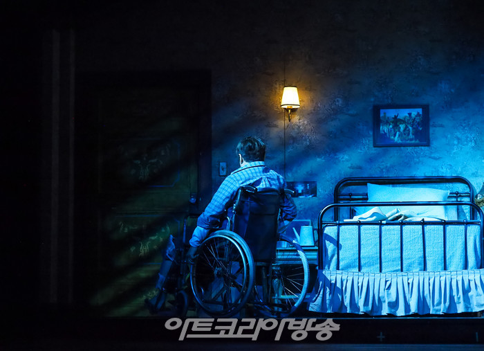 연극 '미저리' 프레스콜(폴 셸던 역 김상중) 2022.12.27 사진 ⓒ아트코리아방송 이용선 기자​