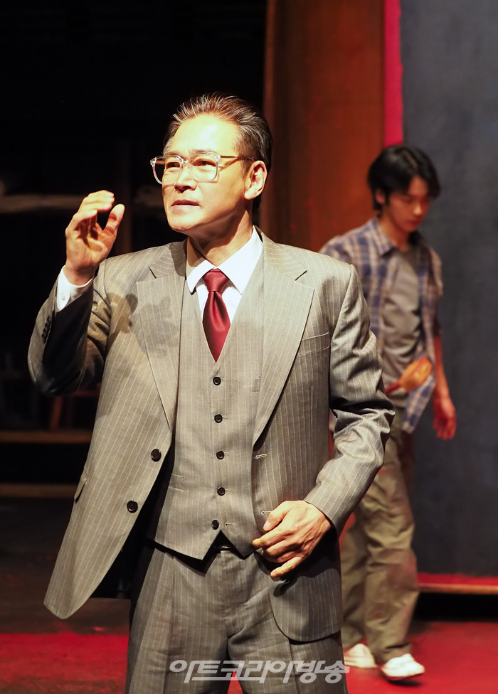 연극 '레드' 프레스콜(켄 역 강승호, 마크 로스코 역 정보석) 2022.12.28 사진 ⓒ아트코리아방송 이용선 기자​