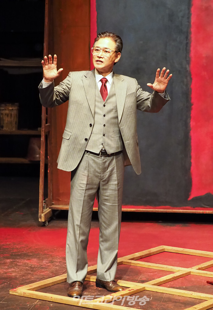 연극 '레드' 프레스콜(마크 로스코 역 정보석) 2022.12.28 사진 ⓒ아트코리아방송 이용선 기자​
