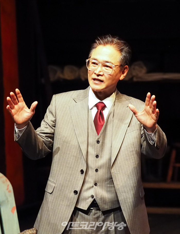 연극 '레드' 프레스콜(마크 로스코 역 정보석) 2022.12.28 사진 ⓒ아트코리아방송 이용선 기자​