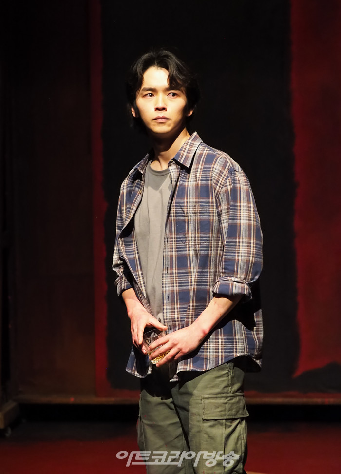 연극 '레드' 프레스콜(켄 역 강승호) 2022.12.28 사진 ⓒ아트코리아방송 이용선 기자​