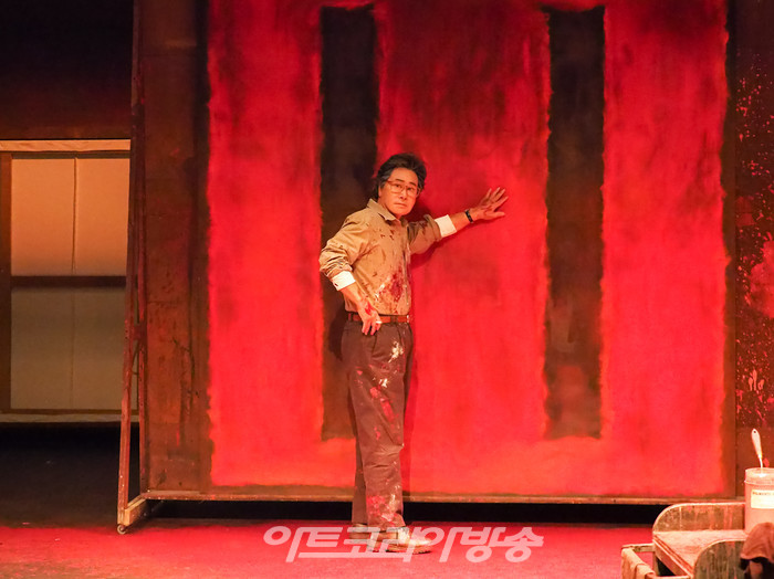 연극 '레드' 프레스콜(마크 로스코 역 유동근) 2022.12.28 사진 ⓒ아트코리아방송 이용선 기자​