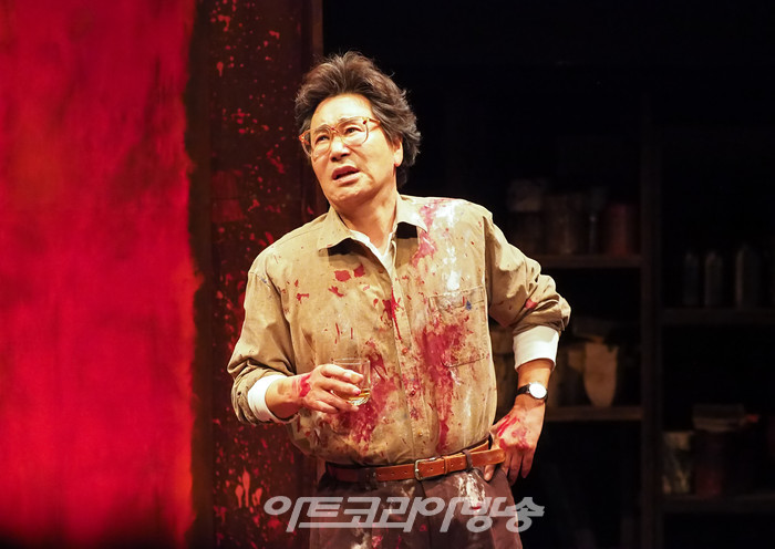 연극 '레드' 프레스콜(마크 로스코 역 유동근) 2022.12.28 사진 ⓒ아트코리아방송 이용선 기자​