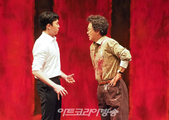 연극 '레드' 프레스콜(켄 역 연준석, 마크 로스코 역 유동근) 2022.12.28 사진 ⓒ아트코리아방송 이용선 기자​