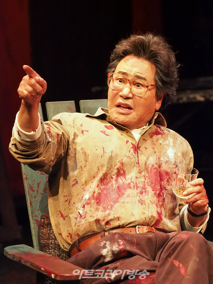 연극 '레드' 프레스콜(마크 로스코 역 유동근) 2022.12.28 사진 ⓒ아트코리아방송 이용선 기자​