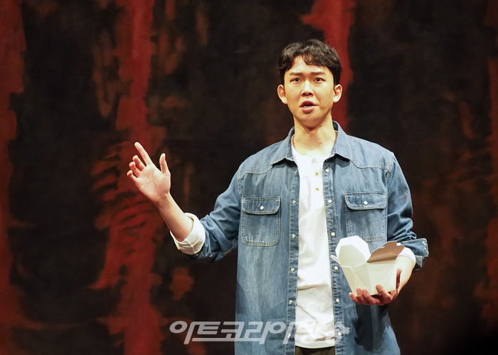 연극 '레드' 프레스콜(켄 역 연준석) 2022.12.28 사진 ⓒ아트코리아방송 이용선 기자​