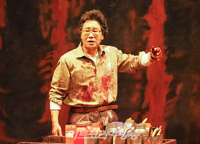 연극 '레드' 프레스콜(마크 로스코 역 유동근) 2022.12.28 사진 ⓒ아트코리아방송 이용선 기자​