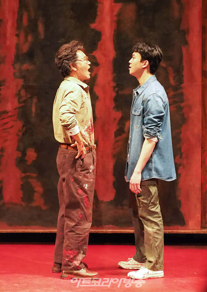 연극 '레드' 프레스콜(켄 역 연준석, 마크 로스코 역 유동근) 2022.12.28 사진 ⓒ아트코리아방송 이용선 기자​
