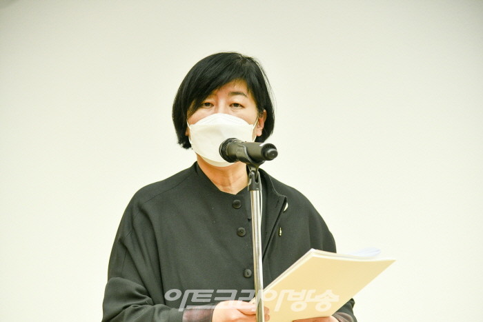 셀럽이 사랑한 'Bag&Shoes' 개막식-사회 세종문화회관 전시팀장